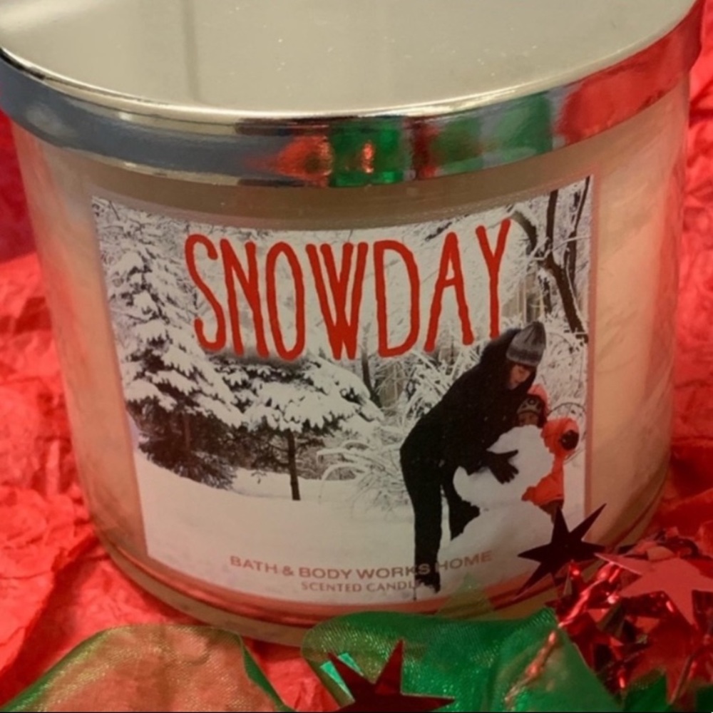 Last Chance!🎄 “Snowday” Bath Body Works 3 Wick.